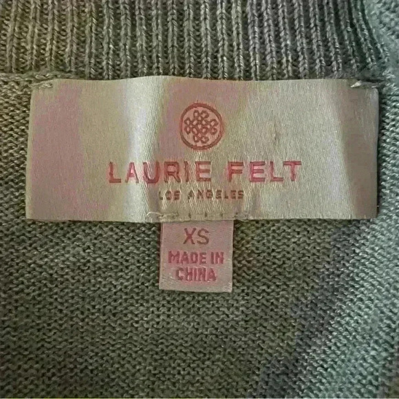 Laurie Felt Lightweight V-Neck Sweater With Butterly - Picture 4 of 5